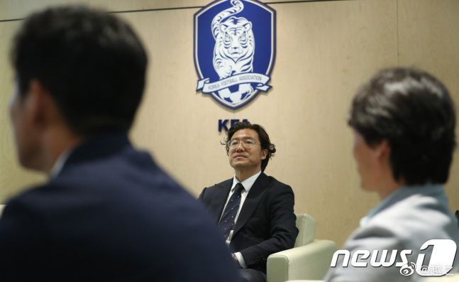 比赛焦点瞬间：第2分钟，凯塞多从身后踢倒戈登被出示黄牌警告。